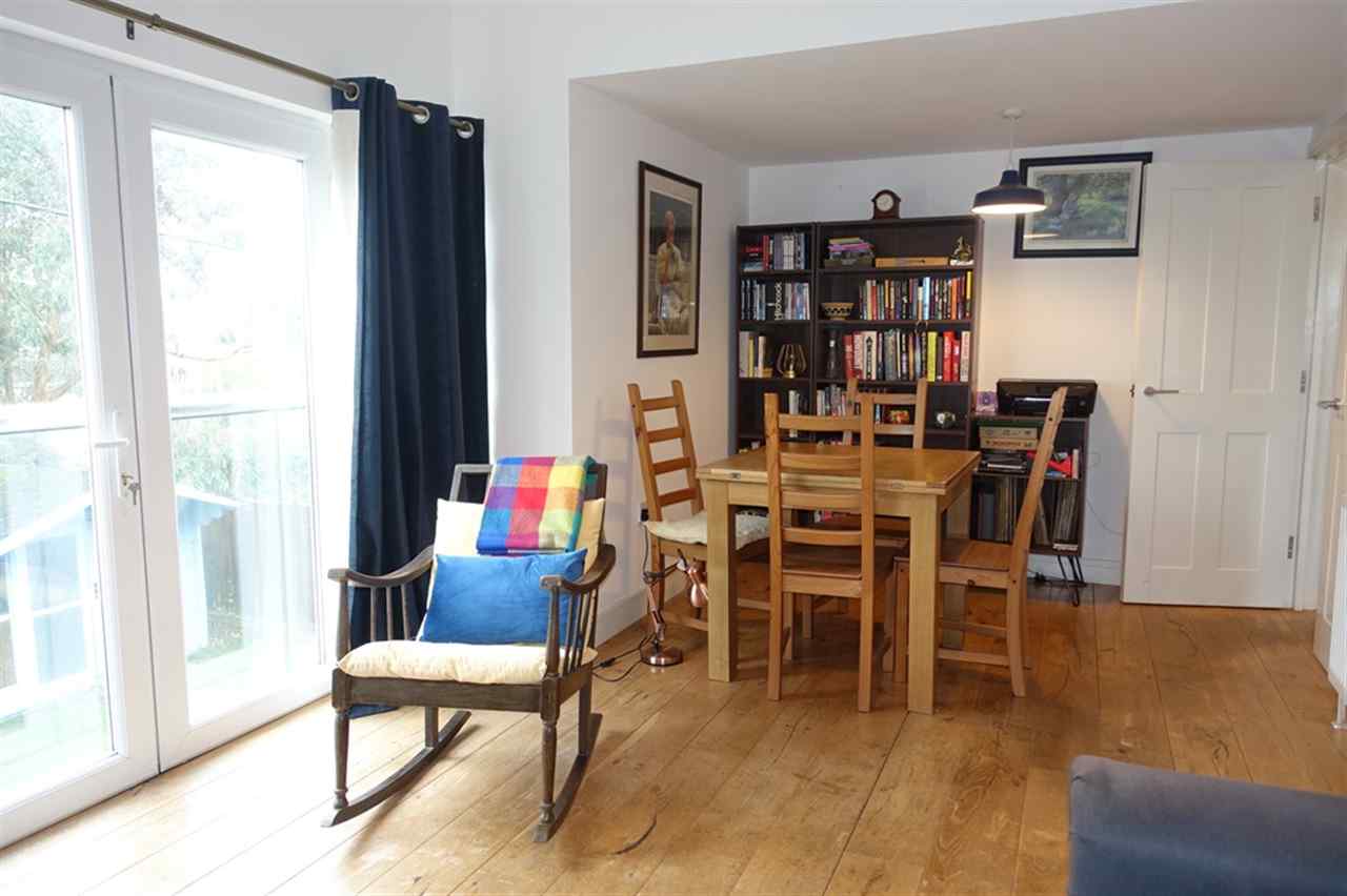 resized-2349823-Lounge Diner B.JPG